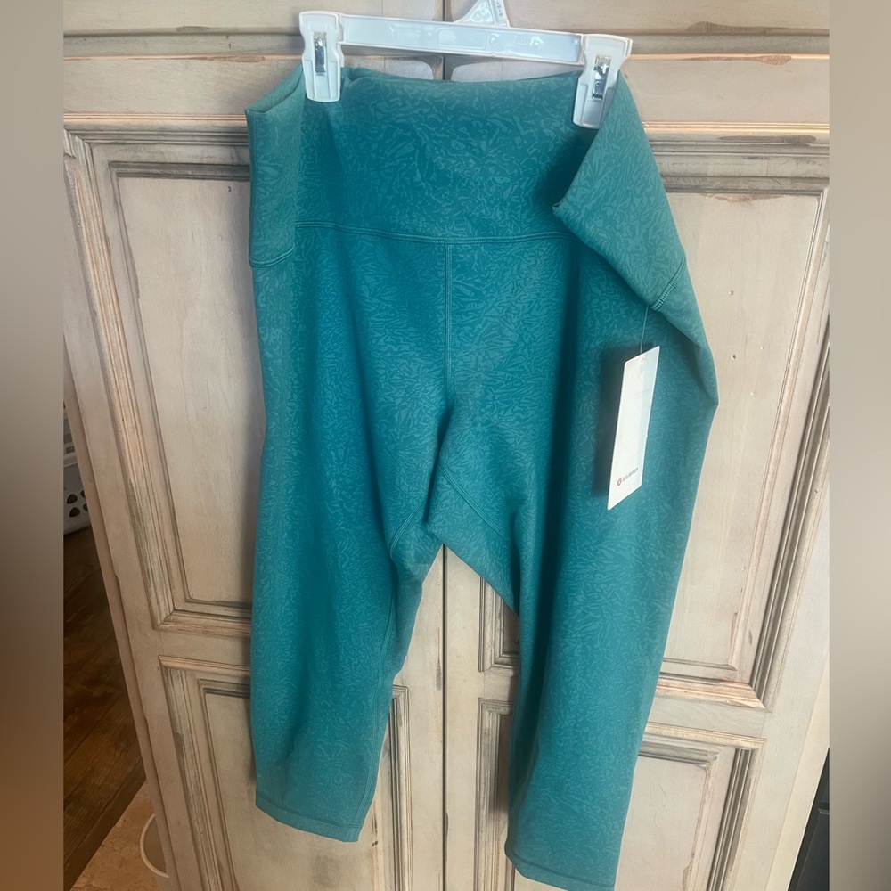 Lululemon. Wunder Train HR Crop 23” Sixe 20 NWT